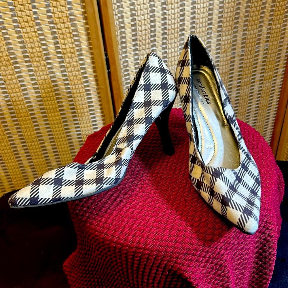 Women’s Comfort Plus by Predictions Classy Black and White Low Heel